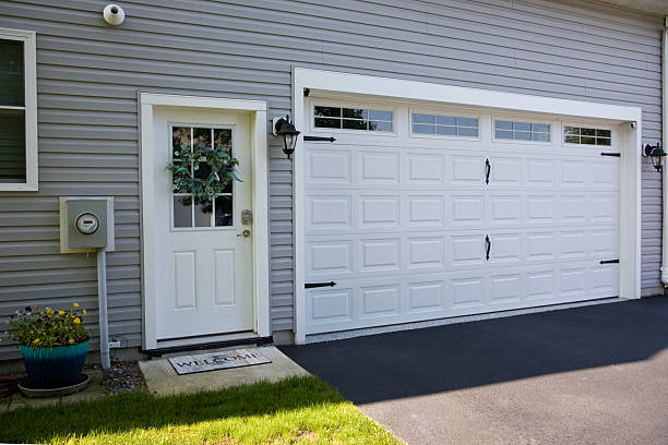 24/7 Emergency Garage Door Panel Replacement experts in Hudson Oaks, TX